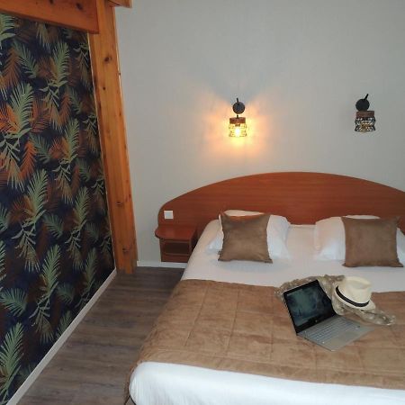 Logis Hotel Les 3 Marchands ブレシュイール エクステリア 写真