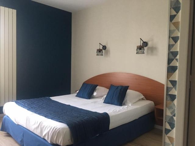 Logis Hotel Les 3 Marchands ブレシュイール エクステリア 写真