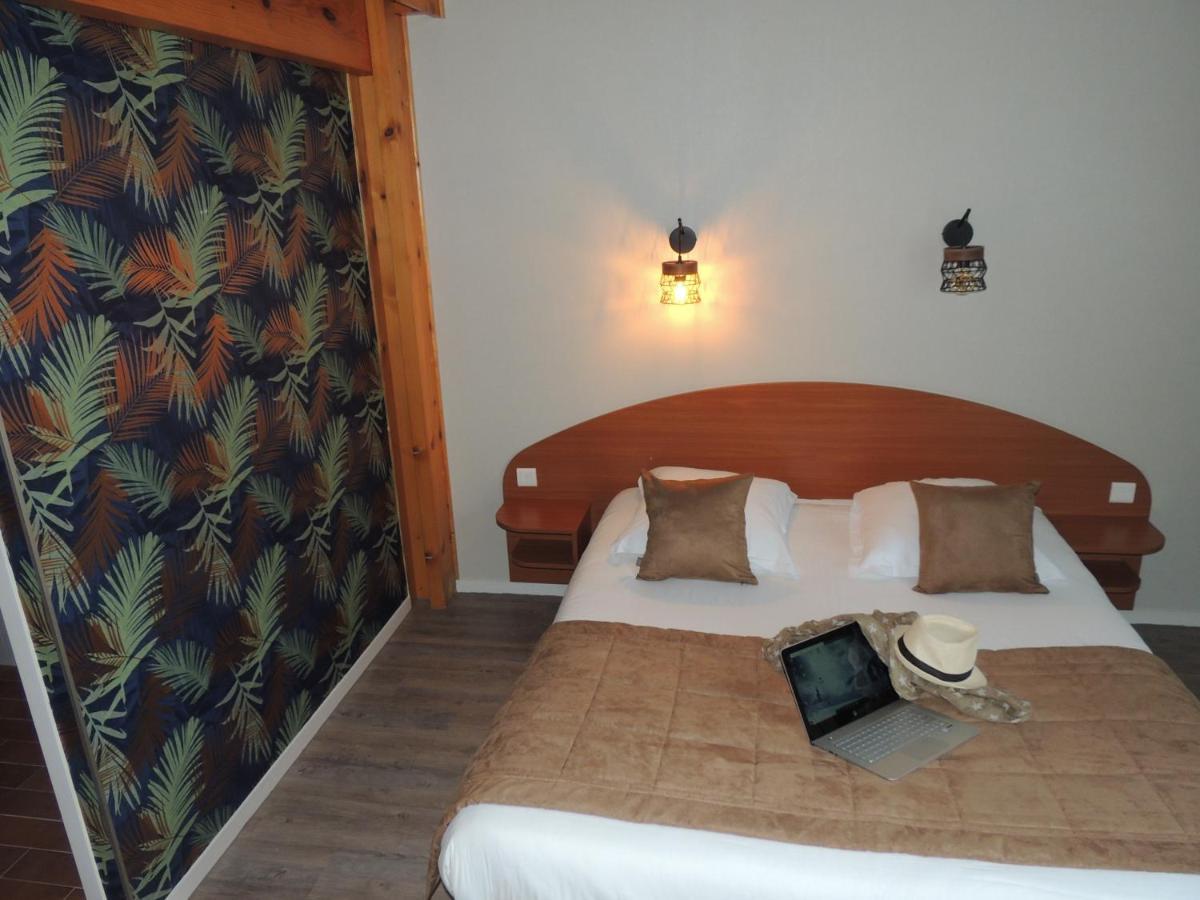 Logis Hotel Les 3 Marchands ブレシュイール エクステリア 写真